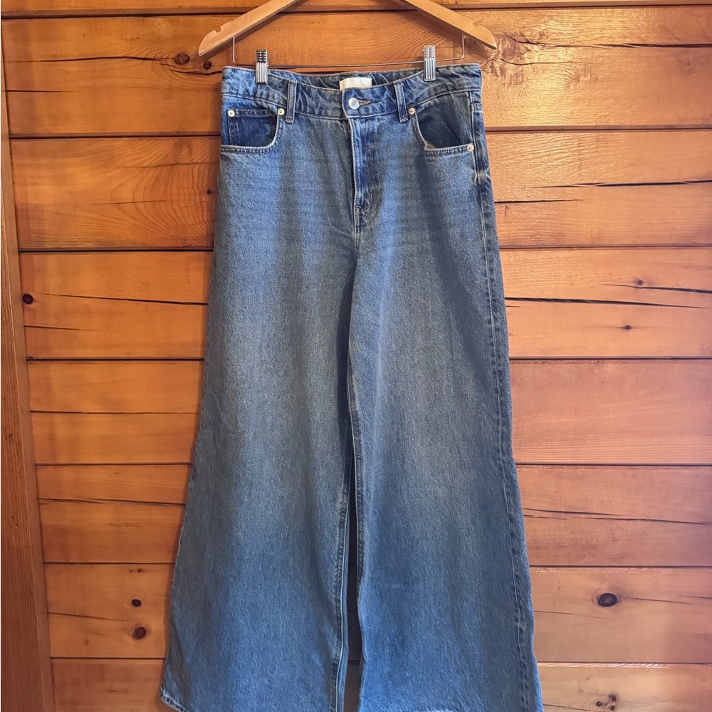 H&M High-Rise Wide Leg Jeans in Light Blue Wash